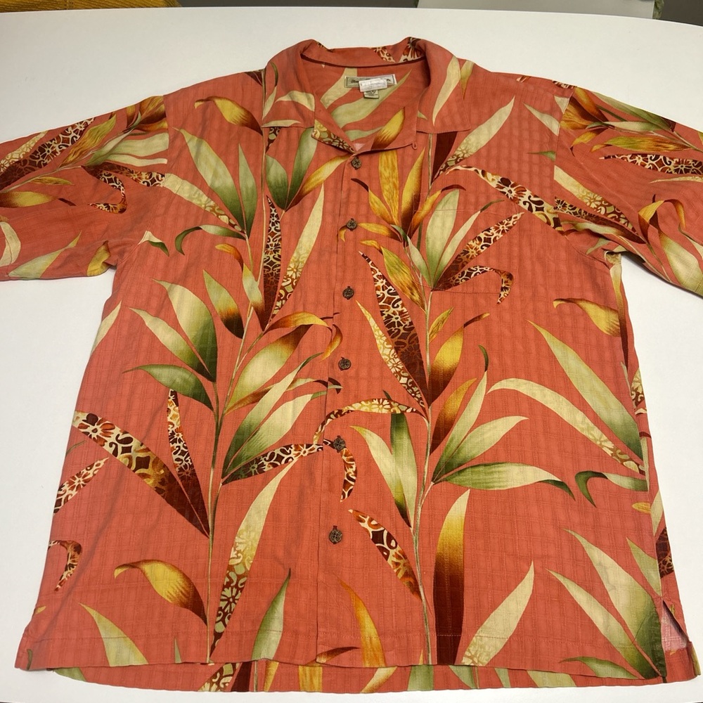 Tommy Bahama 100% Silk Hawaiian Floral Short Sleeve Button Down Shirt Size Large